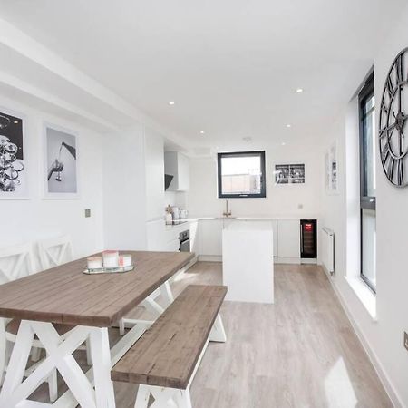 2 Bedroom Penthouse - Large Balcony - Minster View ヨーク エクステリア 写真