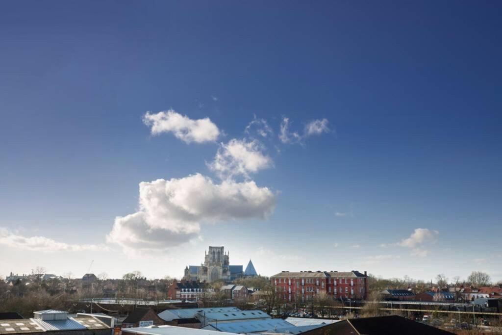 2 Bedroom Penthouse - Large Balcony - Minster View ヨーク エクステリア 写真